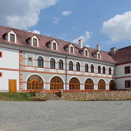 فندق Zamek Liboun Louňovice pod Blaníkem المظهر الخارجي الصورة